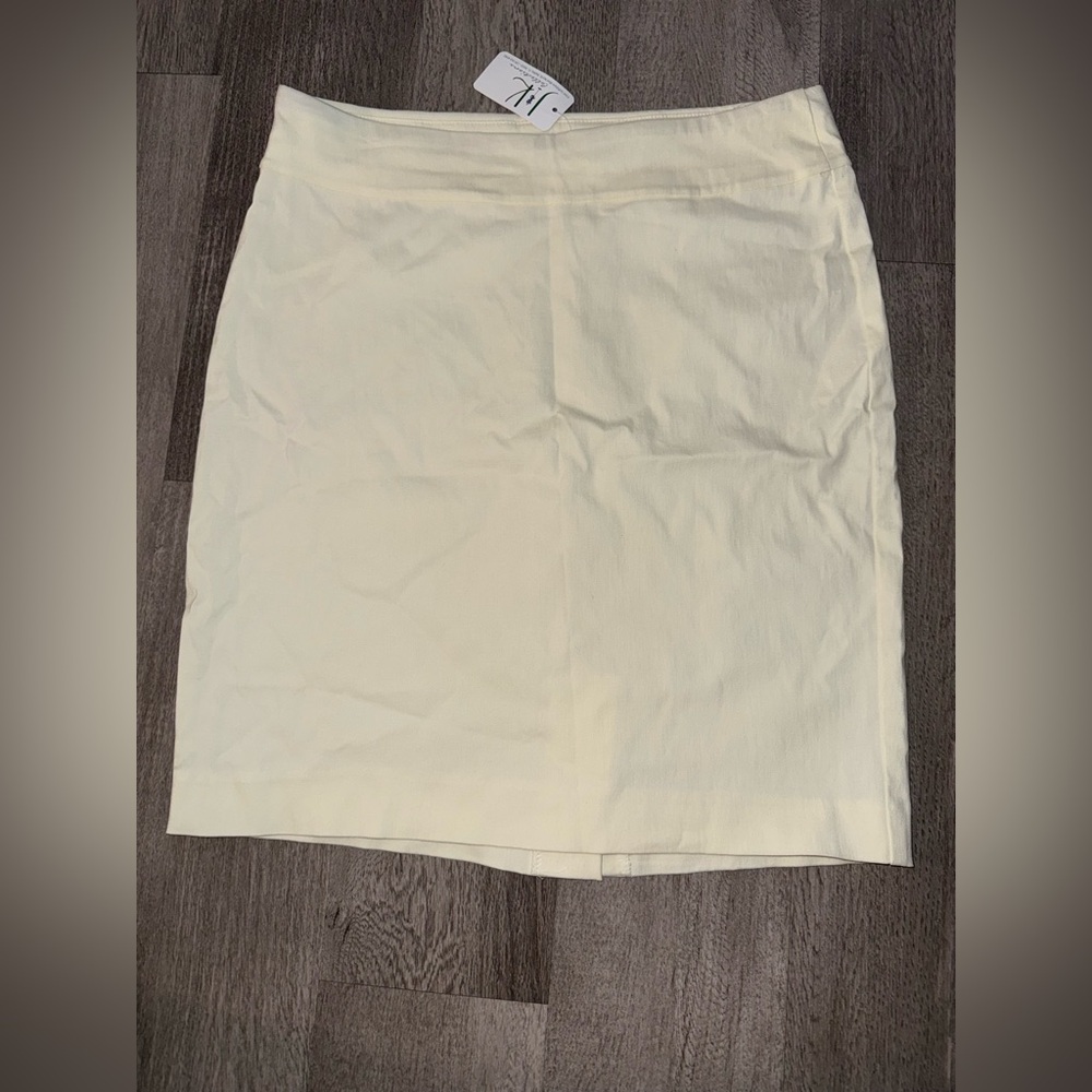 Chic Cream Pencil Skirt
